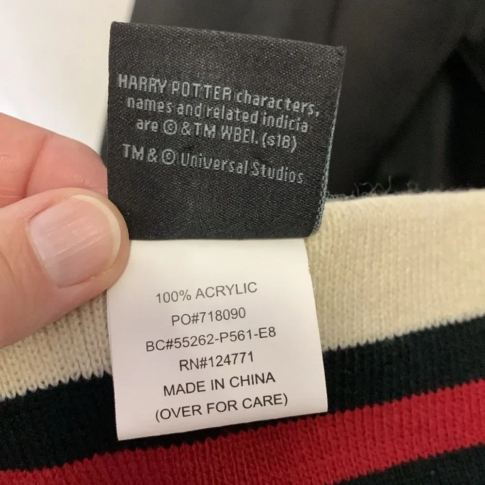 Universal Studios Wizarding World Of Harry Potter Ivory Red Black Knit Scarf